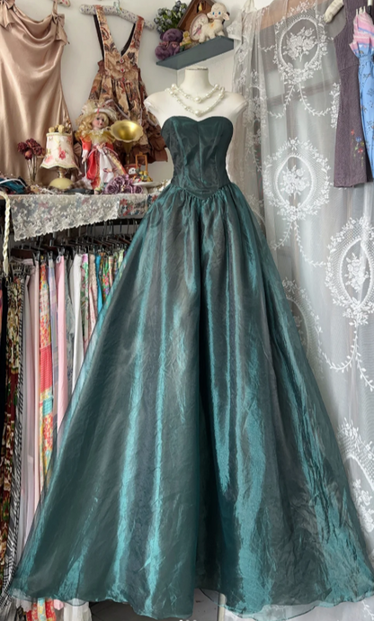 Sexy Strapless Sheath Long Prom Dresses Tulle Sleeveless Green Evening Dresses DP3929