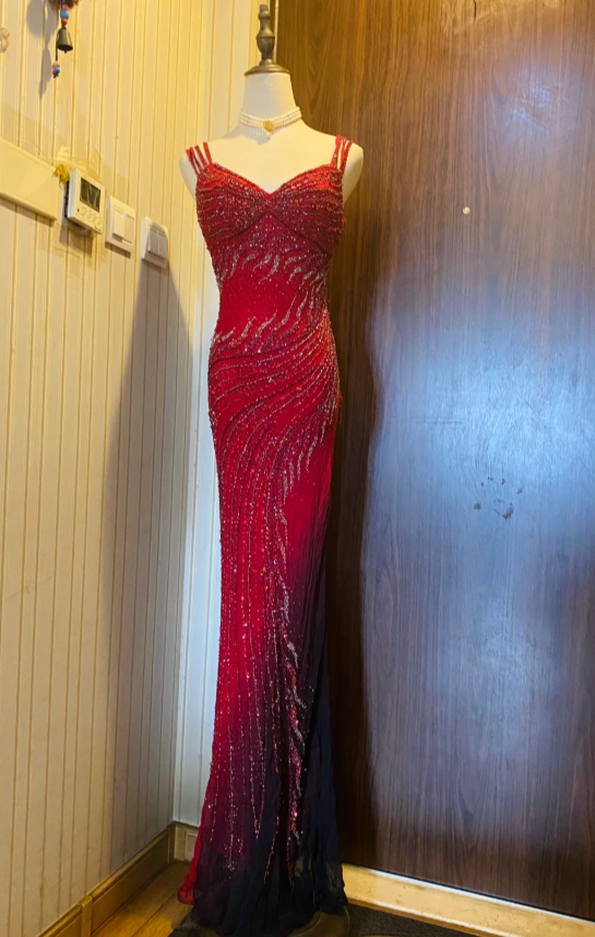 Vintage V-neck Sheath Burgundy Long Prom Dresses Beaded Chiffon Burgundy Formal Dresses DP3931