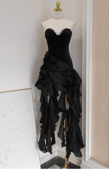 Elegant Sheath Black Ruffled Short Prom Dresses Sweet Neck Sleeveless Black Birthday Dresses DP3957