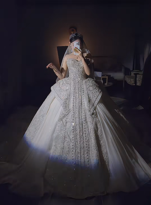 Timeless A-Line Tulle Long Wedding Dresses, Rhinestone White Bridal Gowns, Sleeveless Bridal Dresses DP3979