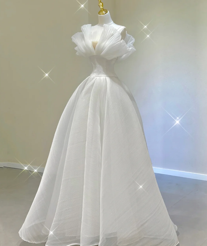 Timeless Ball Gown Strapless Long Tulle White Sweep Train Wedding Dresses Brides Dress DP412