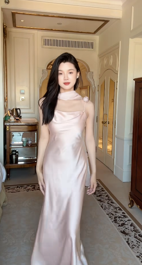 Chic Spaghetti Straps Sheath Long Prom Dresses Satin Light Pink Wedding Guest Dresses DP4138