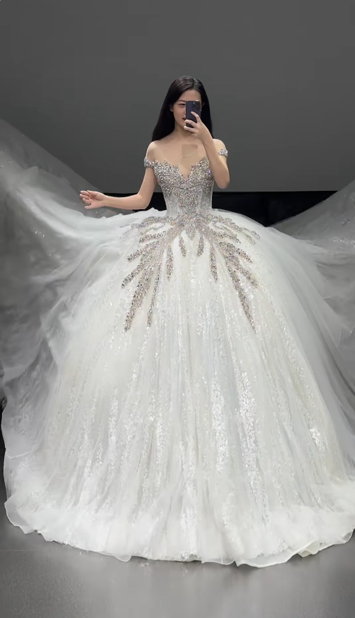 Glitter Off-shoulder Ball Gown Long Wedding Dresses Rhinstones Tulle White Bridal Gown Sleeveless Bridal Dresses DP4368