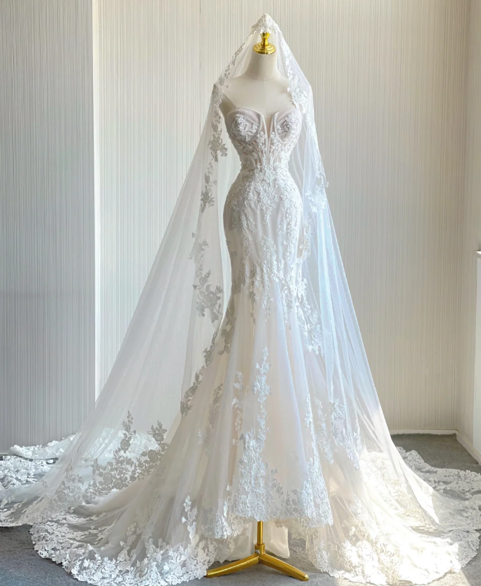 Robe de mariée sirène élégante et chic en dentelle blanche, décolleté en cœur, DP441