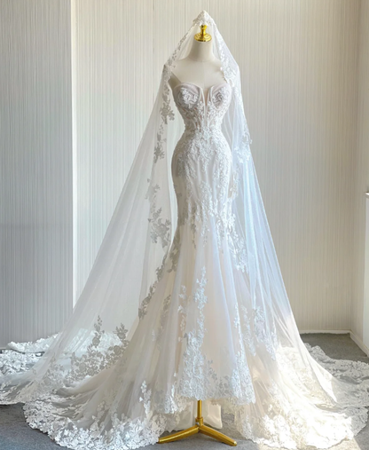 Robe de mariée sirène élégante et chic en dentelle blanche, décolleté en cœur, DP441