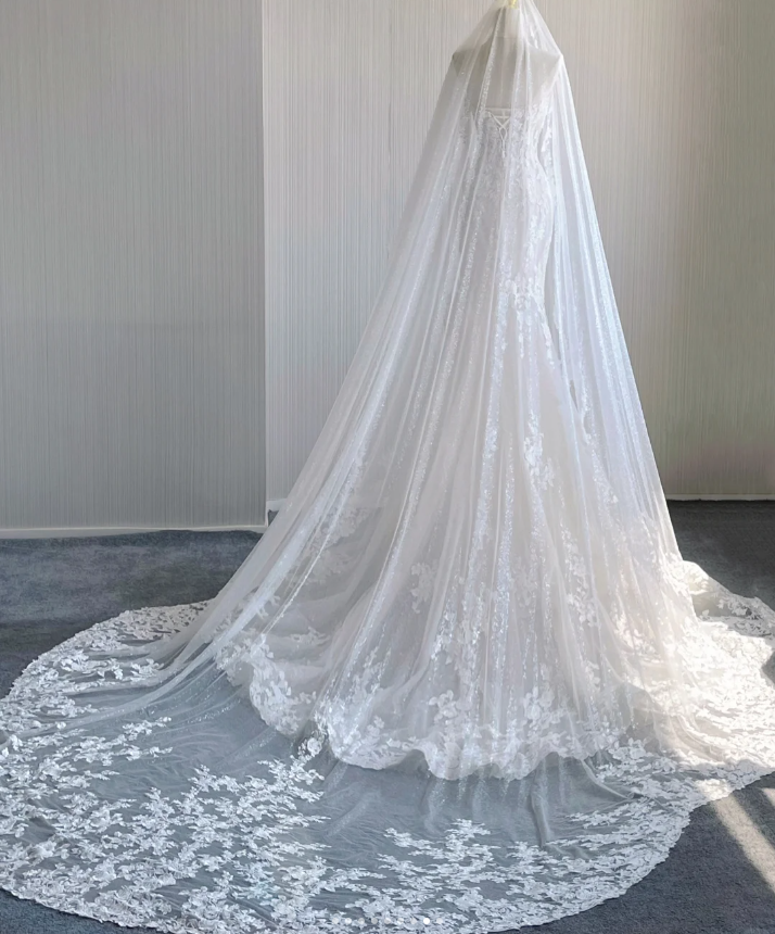 Robe de mariée sirène élégante et chic en dentelle blanche, décolleté en cœur, DP441