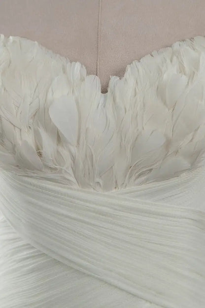 Robe de mariée ivoire chic sans bretelles, décolleté en cœur, volants, tulle, sans manches, avec plumes, DP615