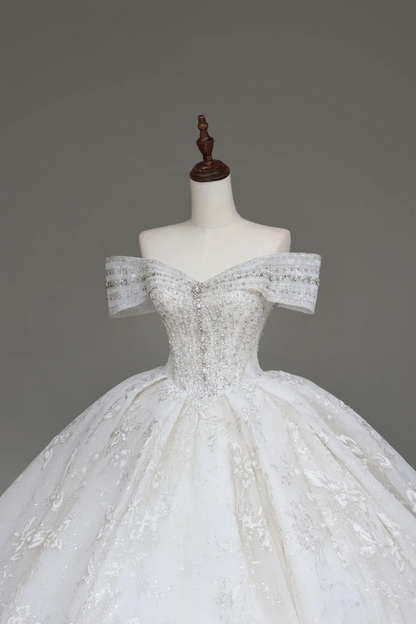 Luxury Ball Gown Wedding Dresses Off The Shoulder Short Sleeves Lace Wedding Dress With Train DP654