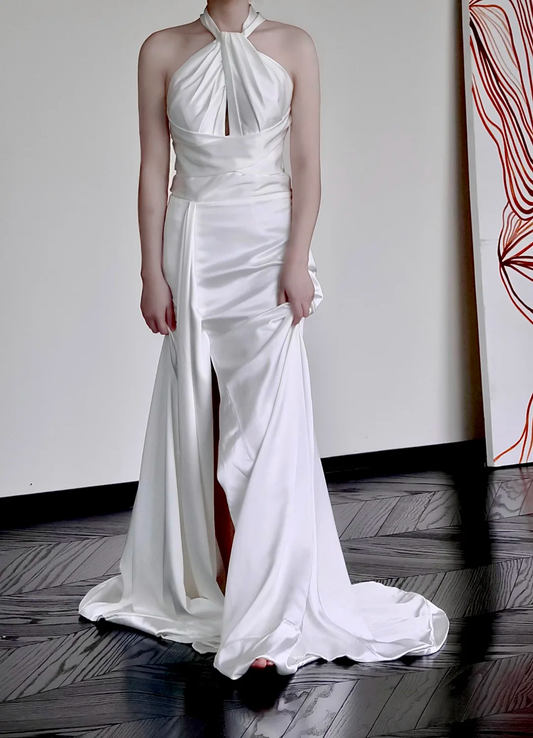Robe de mariée unique en satin blanc, coupe A-line, décolleté en V, DP662