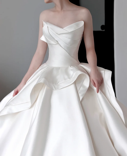 Robe de mariée unique en satin blanc, décolleté en cœur, robe de bal, DP666