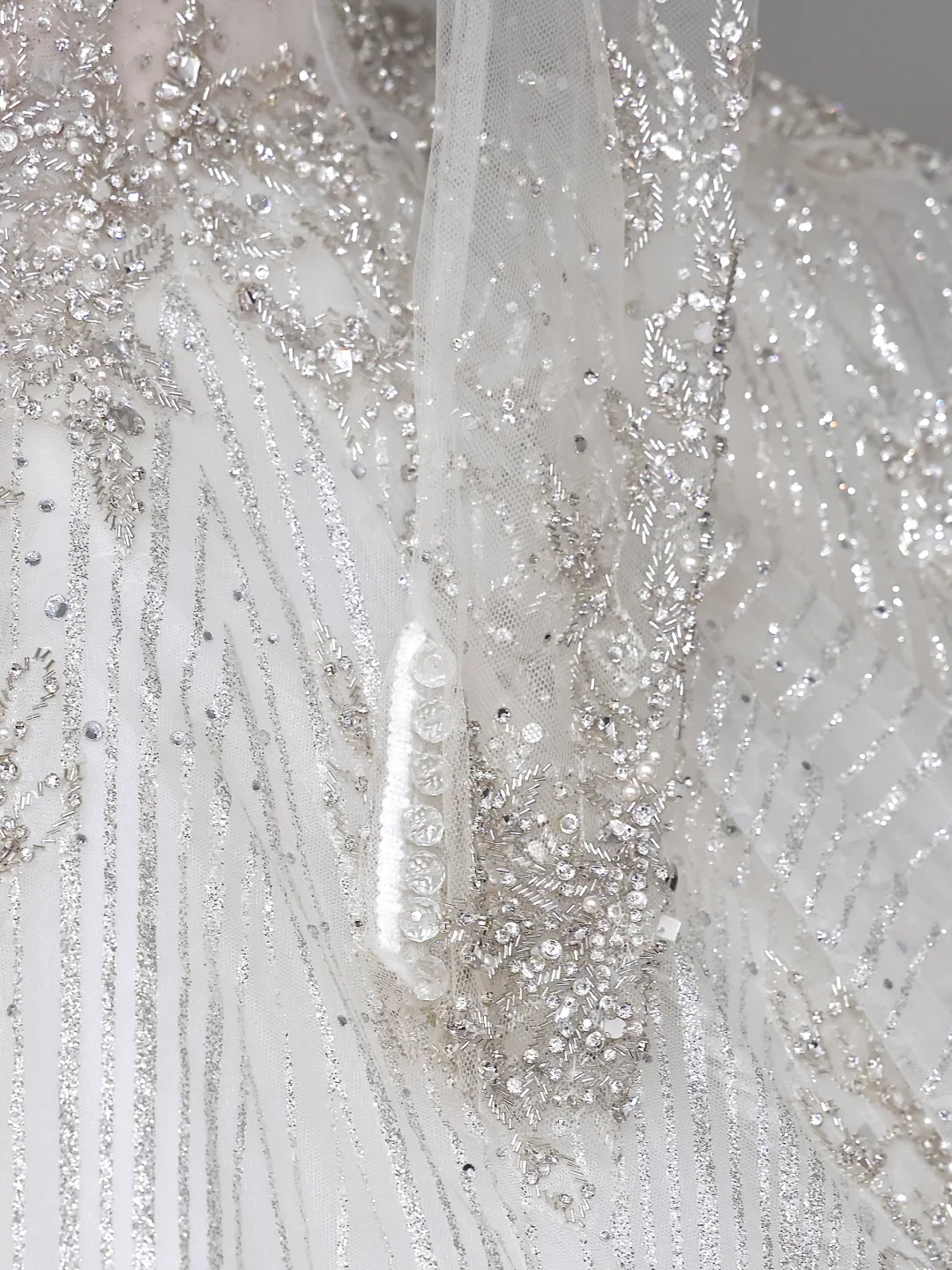 Robe de mariée unique, robe de bal, décolleté haut, manches longues, dentelle blanche, robes de mariée DP667
