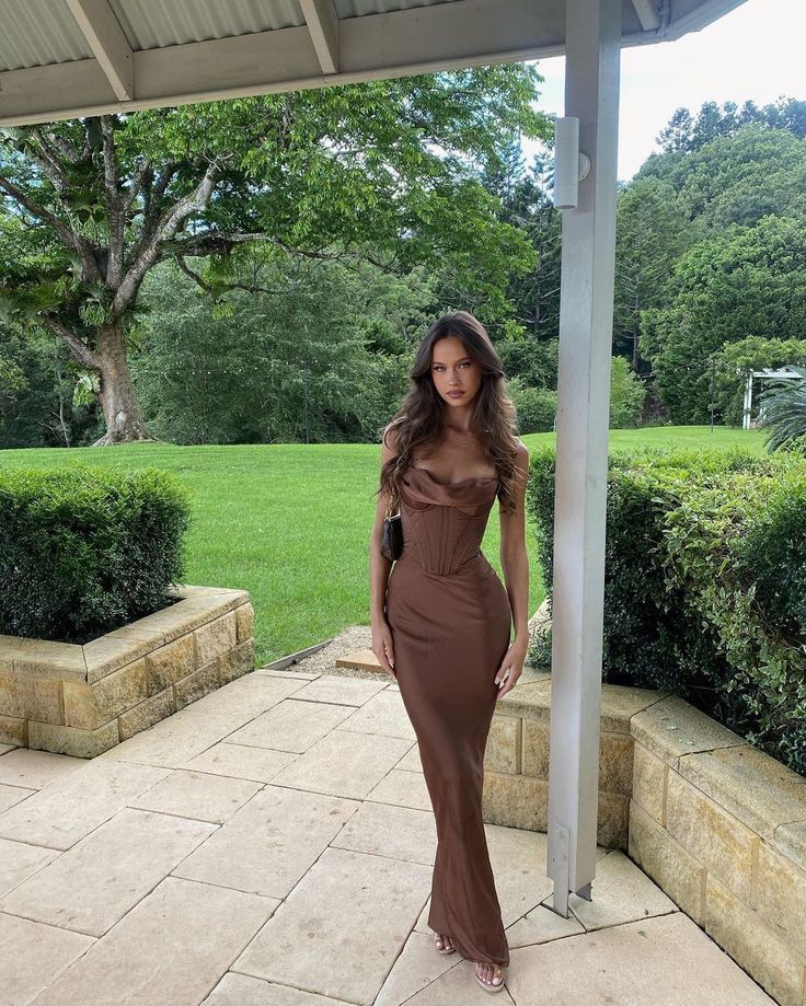 Robe de bal sirène élégante à bretelles spaghetti marron, tenue d'invitée de mariage d'été formelle, DP737