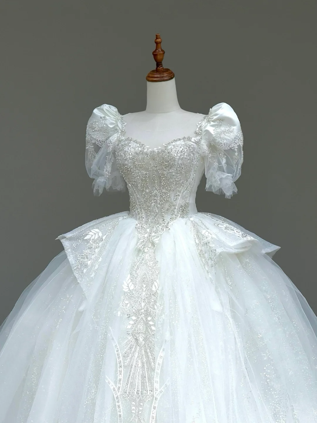 Princess Bridal Gown Ball Gown Sweetheart Short Sleeves White Sequin Wedding Dresses Bridal Gowns DP812