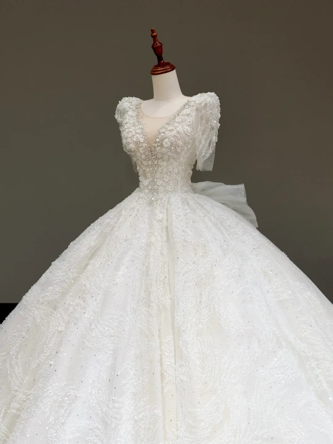 Princess Bridal Gown Ball Gown Scoop Sequin White Beads Wedding Dresses Bridal Gowns DP829