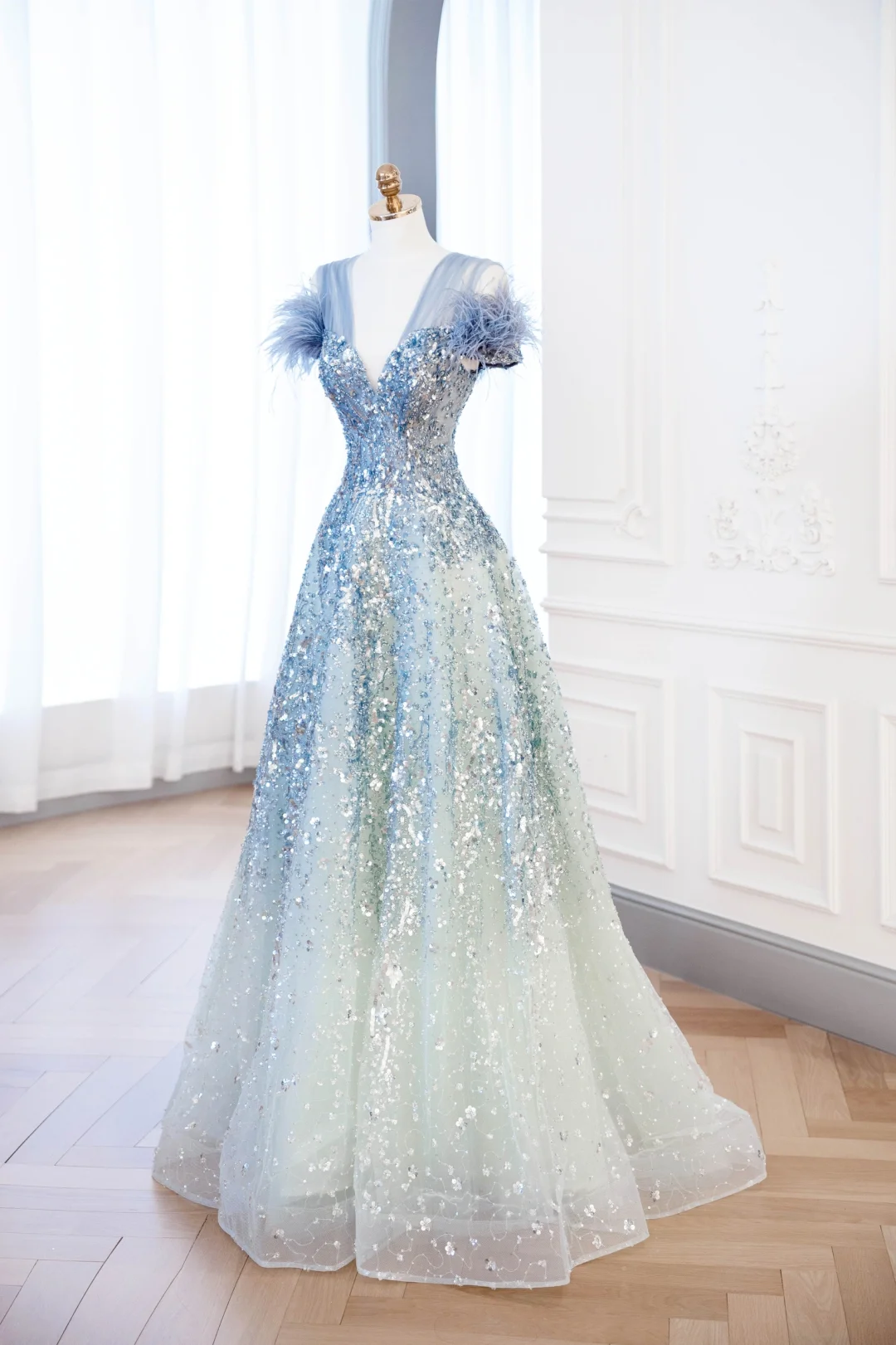 Elegant Glamour Ball Gown V Neckline Tulle Green Blue Prom Dress Party Dress Evening Dresses DP899