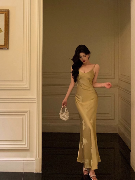 Edle Meerjungfrau Spaghettiträger Gold Langes Kleid zum 18. Geburtstag Partykleid 21. Geburtstag Outfits Geburtstagskleid Ideen für Frauen DP1305