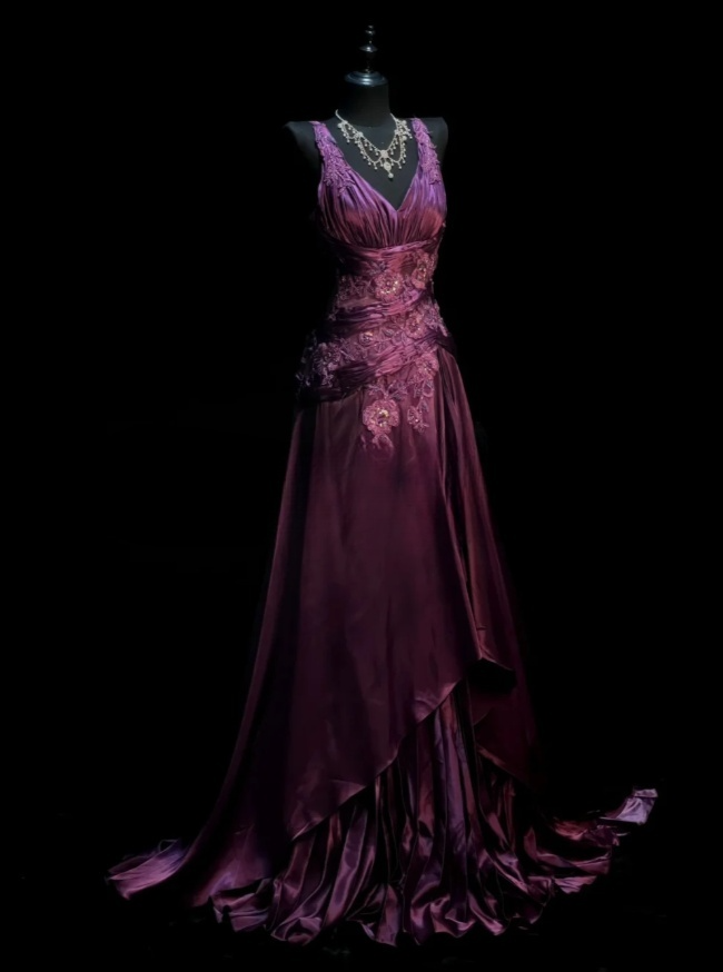 Elegantes rosafarbenes Ballkleid A-Linie V-Ausschnitt Satin langes Abendkleid Perlenbesetztes Geburtstagskleid DP05343