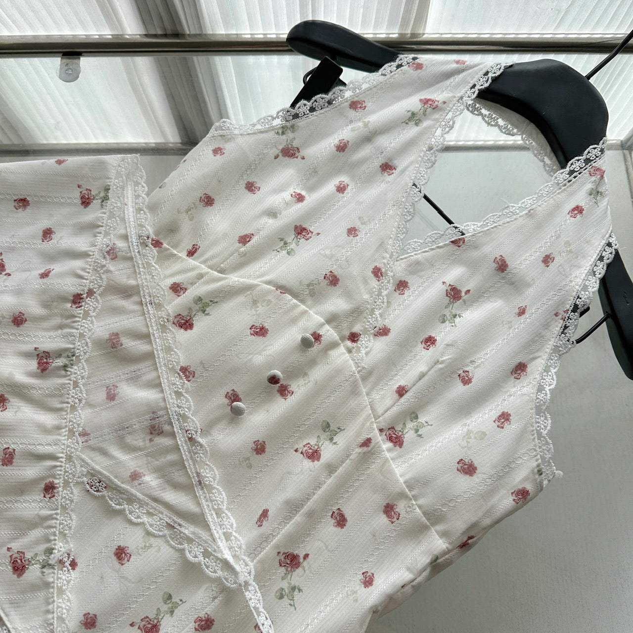 Sexy A-Linie Neckholder-Ausschnitt Floral Kurzes Sommerkleid Urlaubsparty-Outfits für Frauen DP0121