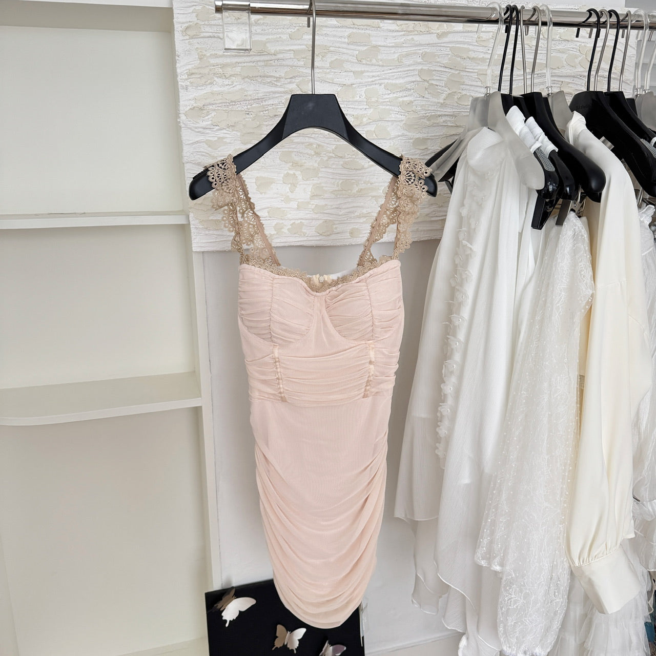 Robe fourreau courte rose à fleurs, décolleté en cœur, tenue d'été pour les fêtes et les anniversaires, DP0141