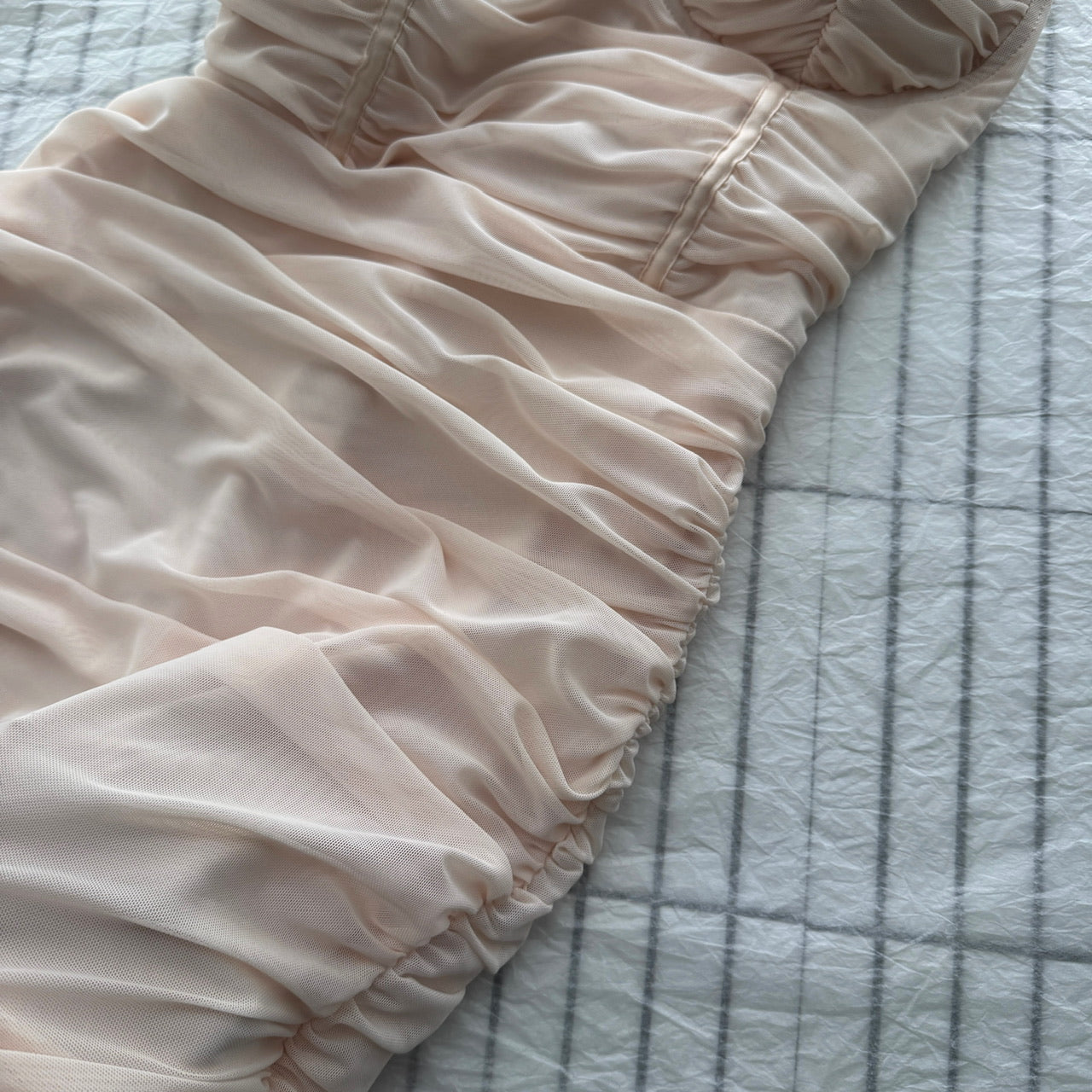 Robe fourreau courte rose à fleurs, décolleté en cœur, tenue d'été pour les fêtes et les anniversaires, DP0141