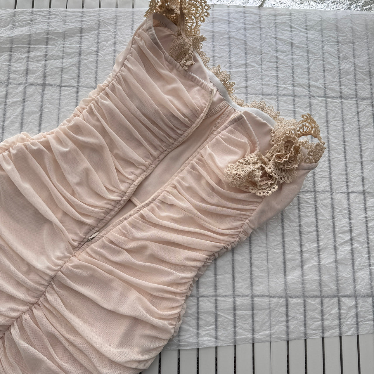 Robe fourreau courte rose à fleurs, décolleté en cœur, tenue d'été pour les fêtes et les anniversaires, DP0141