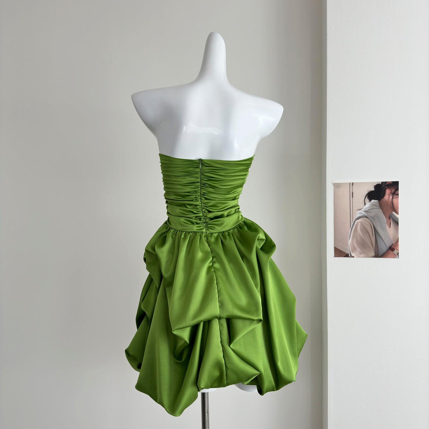 Robe d'été courte en satin vert, coupe trapèze, sans bretelles, tenue de fête, d'anniversaire, DP0145