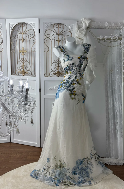 Feenweißes Chiffon-Abendkleid mit Trägern, Etui-Schnitt, S1048