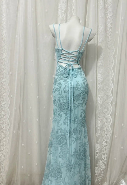 Feenblaues Pailletten-Abendkleid mit Spaghettiträgern, Etuikleid S1054