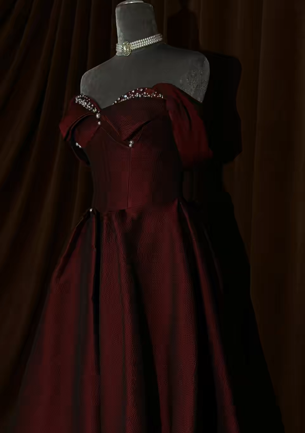 Robe de bal rouge élégante en satin, décolleté cœur, coupe trapèze, S1060