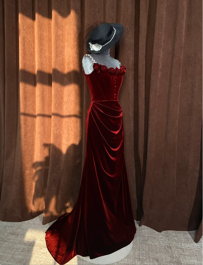 Robe de bal élégante bordeaux en velours, robe fourreau sans bretelles S1063