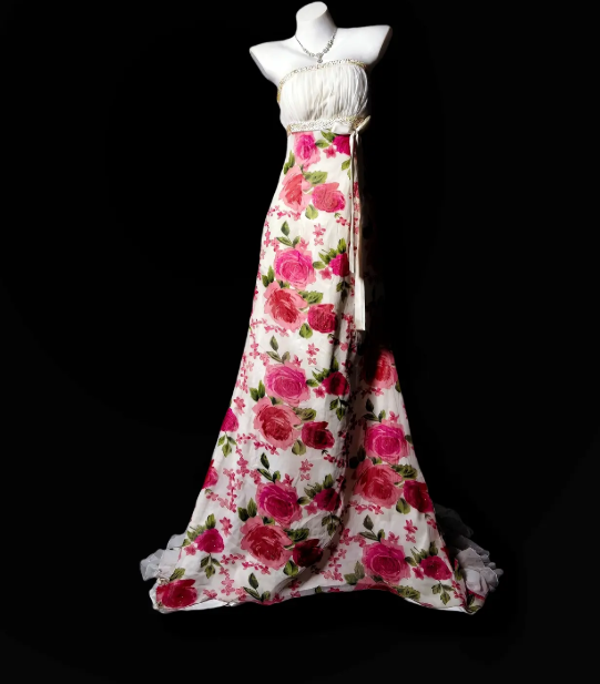 Elegantes, trägerloses Chiffon-Abendkleid mit Blumenmuster, Modell S1069