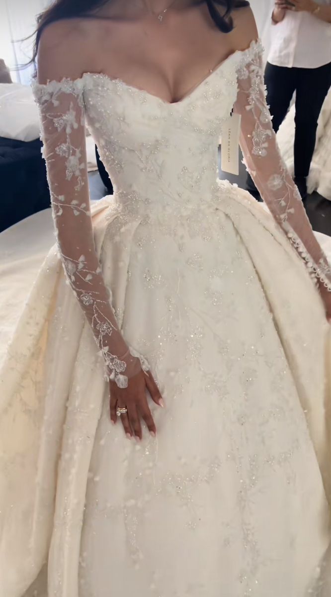 Dreamy Wedding Dress Ball Gown Off The Shoulder Lace Wedding Dresses Bridal Gowns W0108