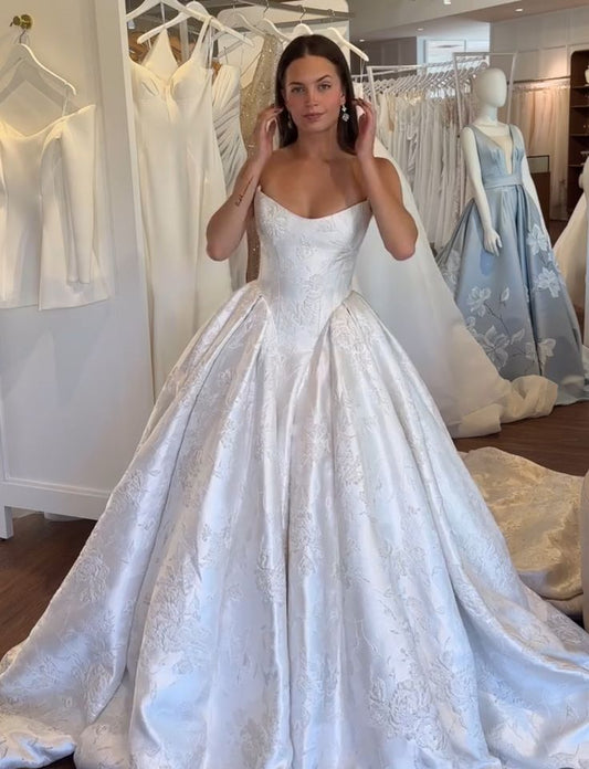 Pretty Wedding Dress Ball Gown Strapless Satin White Wedding Dresses Bridal Gowns W0109