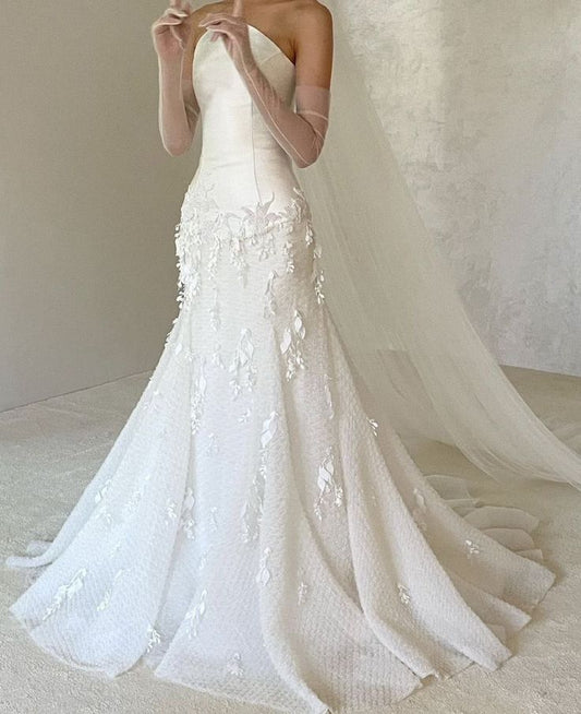 Pretty Wedding Dress Mermaid Strapless Satin Appliques White Wedding Dresses Bridal Gowns W0148