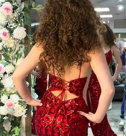 Schlichtes Etuikleid mit Spaghettiträgern und roten Pailletten, formelles Kleid zum 20. Geburtstag, Ballkleider, Outfits zum 18. Geburtstag, W0341