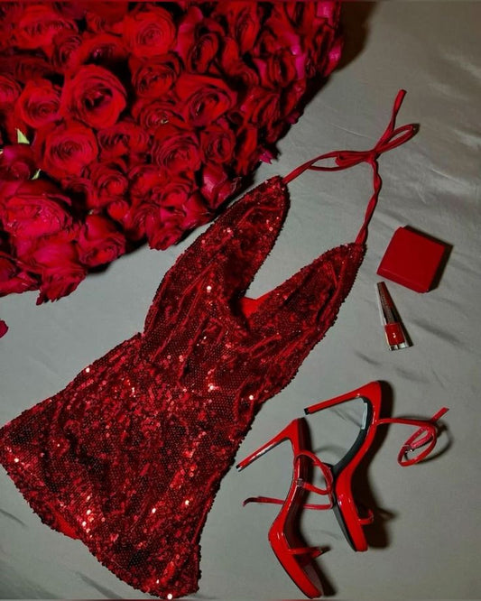 Robe fourreau courte rouge à paillettes, col licou, tenue de soirée, de cocktail, d'anniversaire, W0581