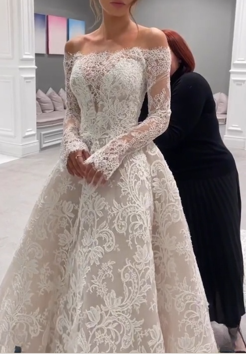 Romantic Bridal Gown Ball Gown Off The Shoulder White Lace Floor Length Wedding Dresses Minimalist Bridal Gowns WD048