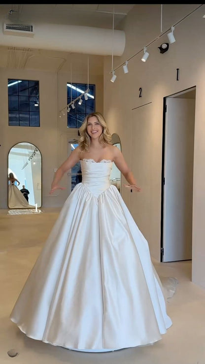 Pretty Wedding Dress Ball Gown Strapless Ivory Satin Long Wedding Dresses Bridal Gowns WD053