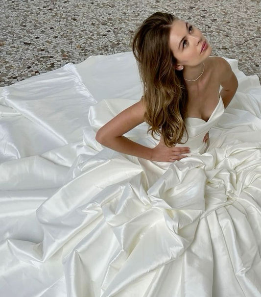 Magnifique robe de mariée en satin blanc sans manches, décolleté en cœur, style princesse, DH1477