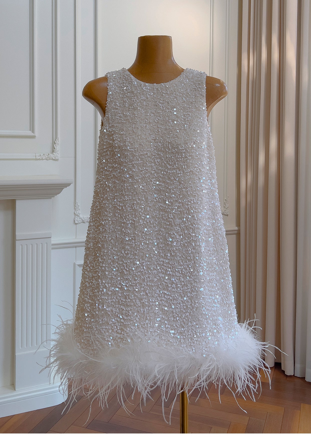 Cute A line Scoop Neck Sequin White Short Grad Dress Inspo Short Mini Formal 8th Grade Homecoming Dresses High School Hoco Court Dress Graduation Dress 18th Birthday Outfits DH1949