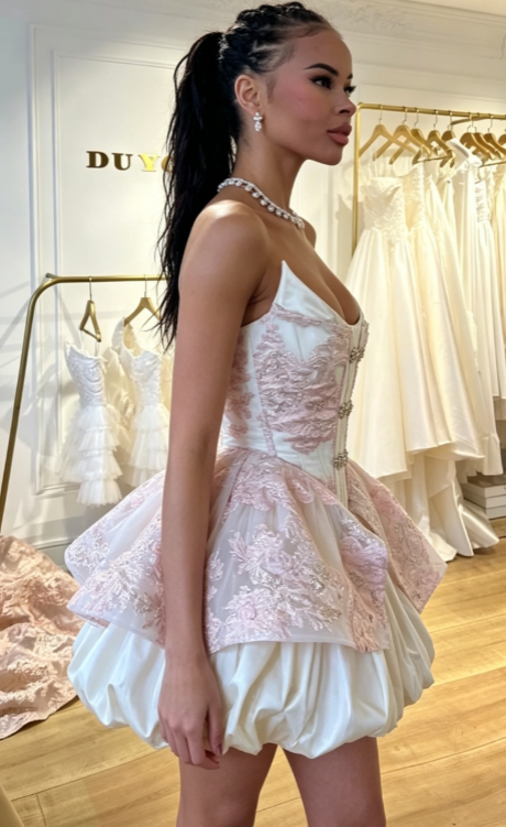 Hübsches Ballkleid trägerlos Blumen Rosa Formale Homecoming Kleider Kurze 21. Geburtstag Outfits Abschlusskleid Mini Cocktailkleider DH2287