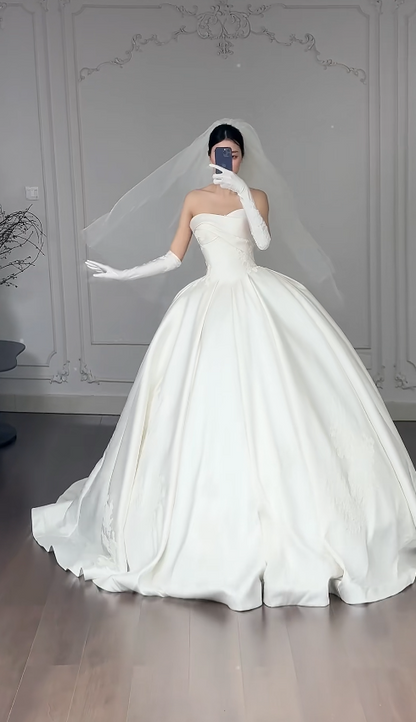 Glamouröses A-Linien-Brautkleid, trägerlos, Satin, ärmellos, Weiß DP05326