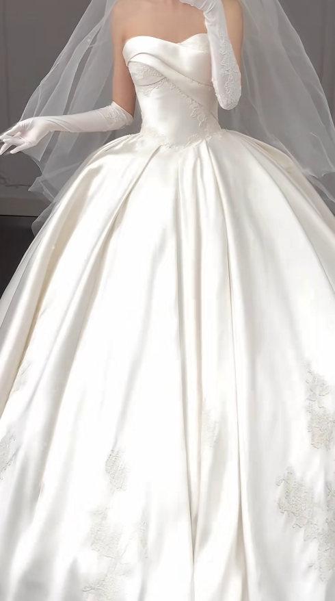 Glamouröses A-Linien-Brautkleid, trägerlos, Satin, ärmellos, Weiß DP05326