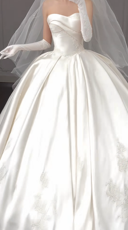Glamouröses A-Linien-Brautkleid, trägerlos, Satin, ärmellos, Weiß DP05326