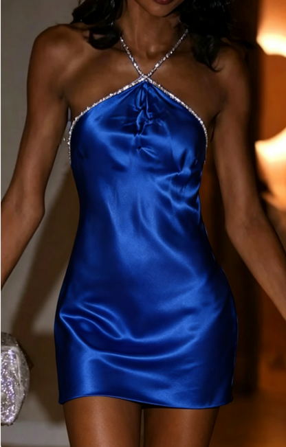 Jolie robe d'anniversaire blanche fourreau en satin courte pour les retrouvailles DP06806