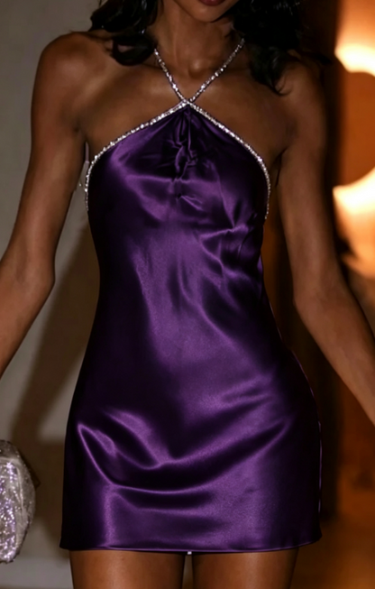 Jolie robe d'anniversaire blanche fourreau en satin courte pour les retrouvailles DP06806