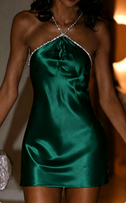 Jolie robe d'anniversaire blanche fourreau en satin courte pour les retrouvailles DP06806