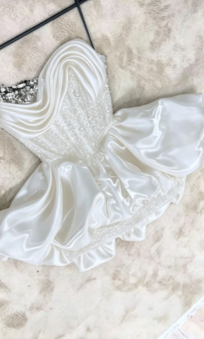 Elegantes schwarzes Geburtstagskleid A-Linie Satin kurzes Heimkehrkleid DP07265