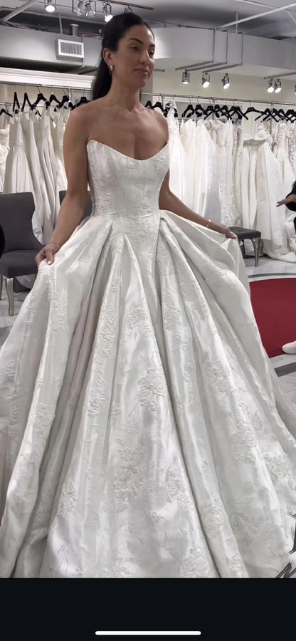Romantic Bridal Gown Ball Gown Strapless Satin White Wedding Dresses Minimalist Bridal Gowns DP1186