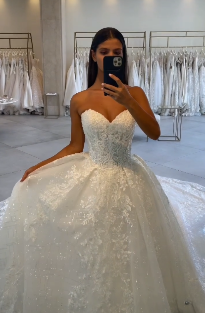 Classic Bridal Gown Ball Gown Sweetheart Lace White Wedding Dresses Minimalist Bridal Gowns DP1326